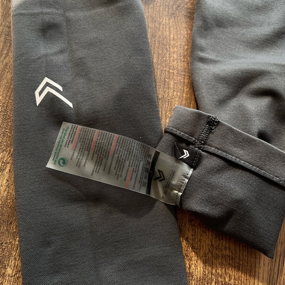 Classic 2.0 Seamless Leggings in Coal - Picture 8 of 9